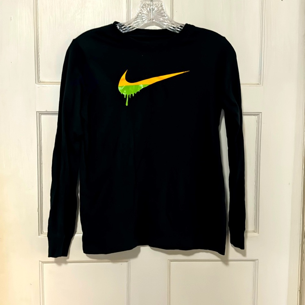 Boy’s Nike size Large long sleeve shirt Excellent condition